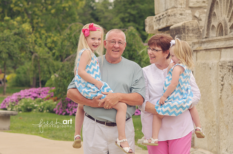 Miles, Lucy, Stella, Lily and Caroline love their Grandparents! | St. Louis Family Photography