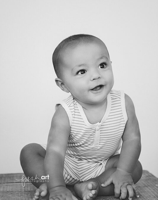 Conrad is sitting up! | St. Louis Children’s Photography