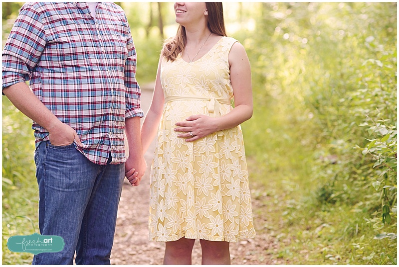 A sweet spring maternity session | St. Louis Maternity Photography