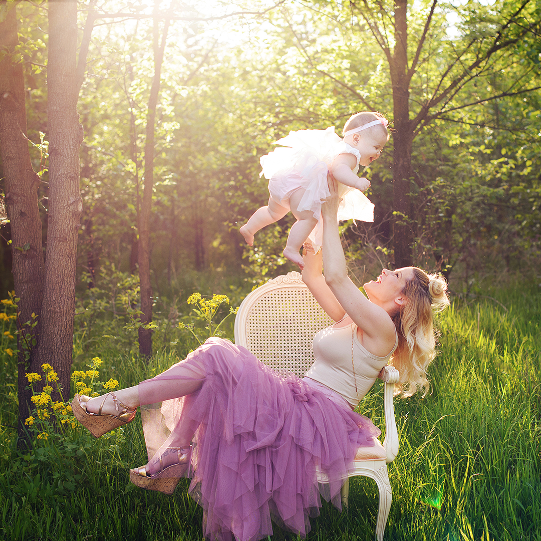 Mom holding baby girl up in the sunlight | Fresh Art Photography | Jodie Allen