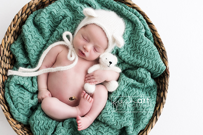 Mother holding newborn - St. Louis Newborn Photographer - Fresh Art Photography - Jodie Allen